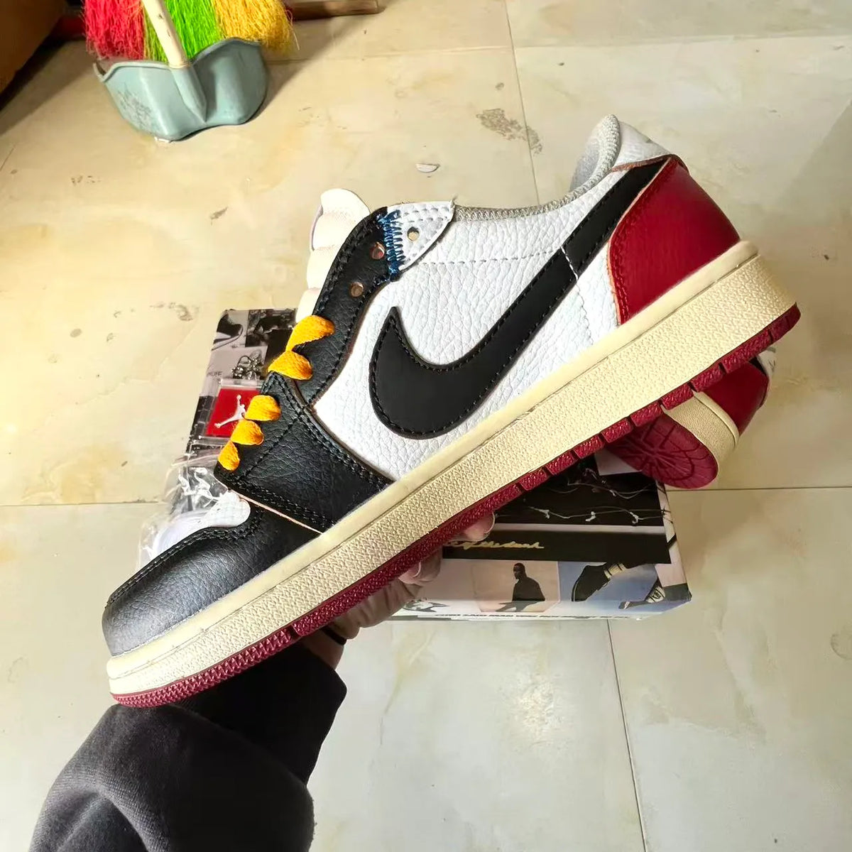 Union LA x AJ 1 Low OG Black Toe Shoes Sneakers – nk0004751 image 5