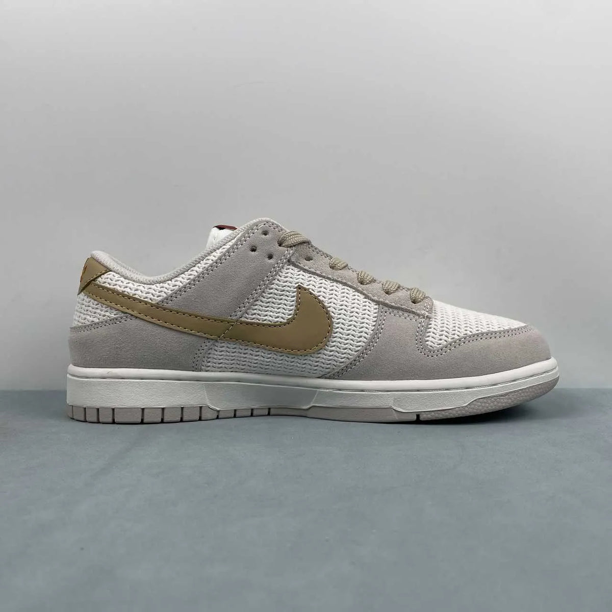 Dunk Low SE WMNS Sail / Light Orewood Brown Shoes Sneakers - nk0005382 image 3